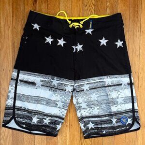 Banana Boat UPF 50+ Sun Protection 4-Way Stretch Board Shorts Brand New Men's M